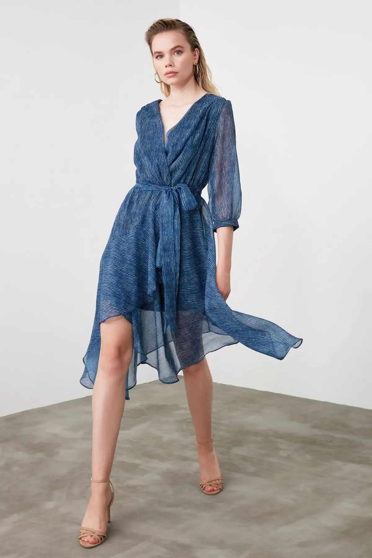 

Trendyol Blue Belted Striped Dress TWOSS19XO0114