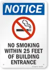 Заметьте, что не курить в пределах 25 футов от входа в здание, знак SmartSign  Алюминий 7x8 дюймов