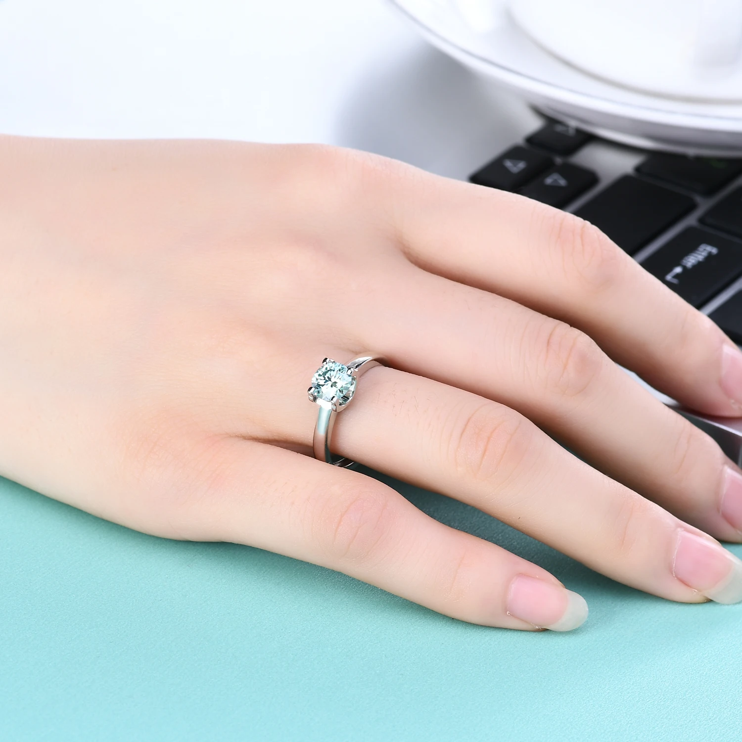 

Gem's Ballet Round Cut Engagement&Wedding Green Moissanite Diamond Ring 925 Silver 1ct Anniversary Wedding Jewelry For Women