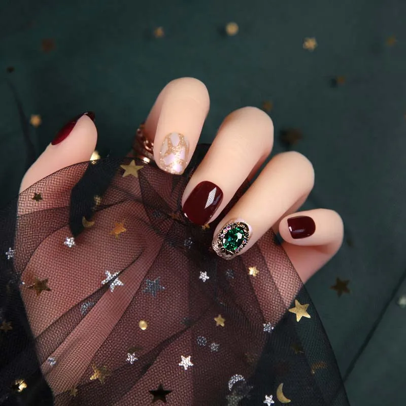 24 шт. блестящие накладные ногти с клеем винно красные зелеными бриллиантами