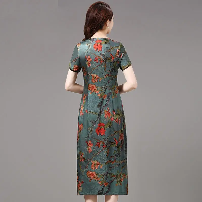 

Ice silk large size women's middle-aged mother 2021 new dress short sleeve foreign style slim temperament long skirt