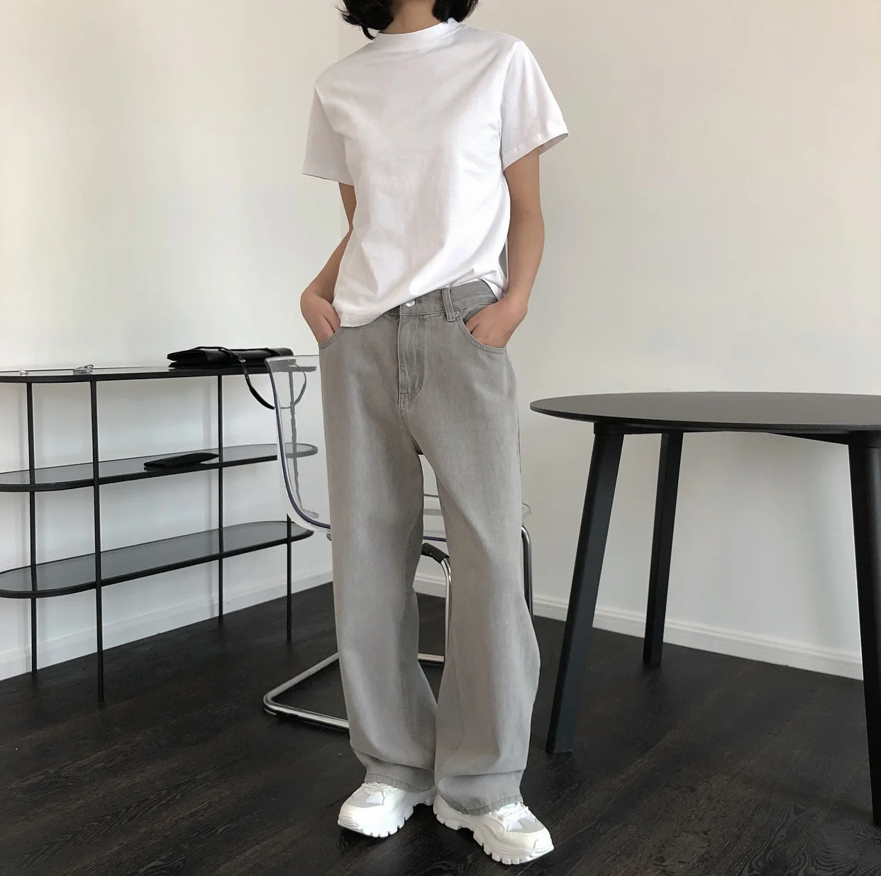 

In spring 2021, the new slouchy, wide-leg jeans feel will look slimmer in a straight leg, lighter in grey