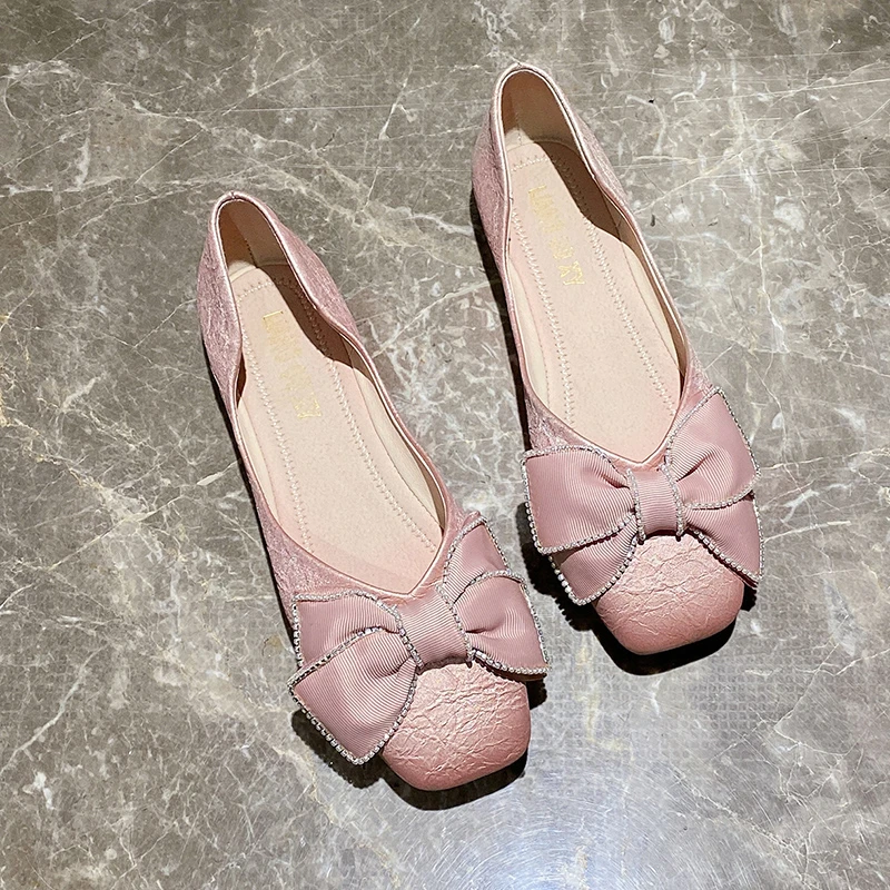 

UVRCOS Women Flat Slip on White Shoes Woman Lightweight White Sneakers Summer Autumn Casual Chaussures Femme Basket Flats Shoes