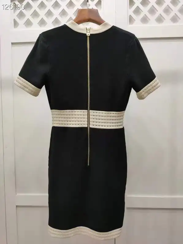 

New Small V-neck jacquard short sleeve skirt with super beautiful contrast design and warp knitting