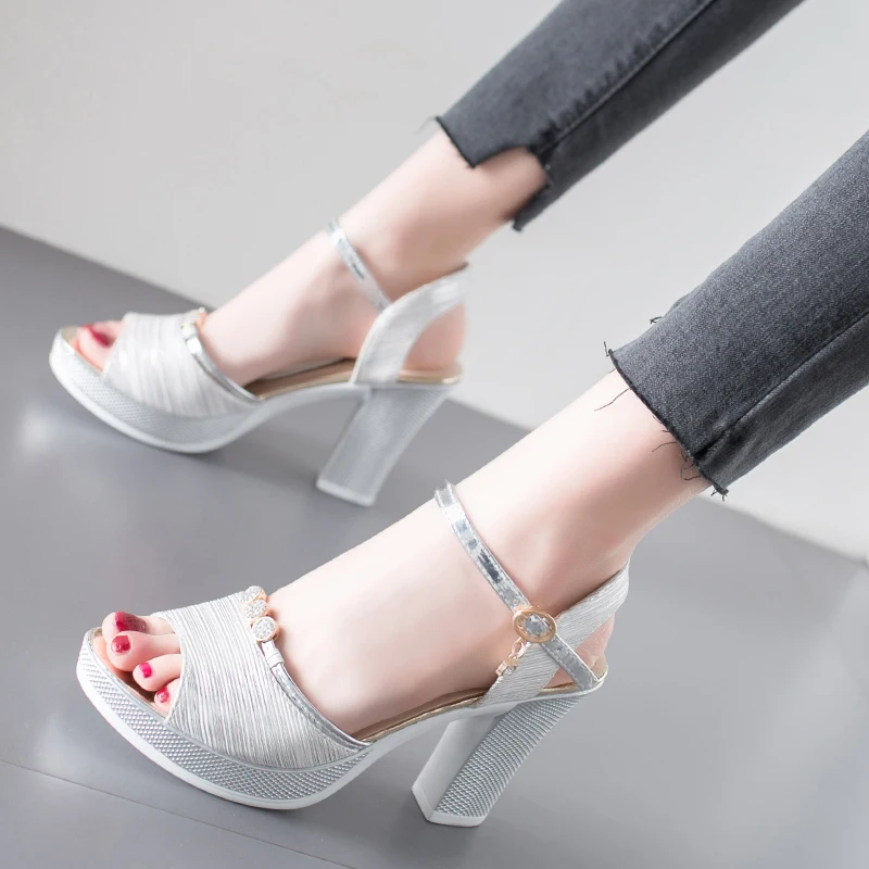 Сандалии женские на высоком квадратном каблуке модные босоножки платформе