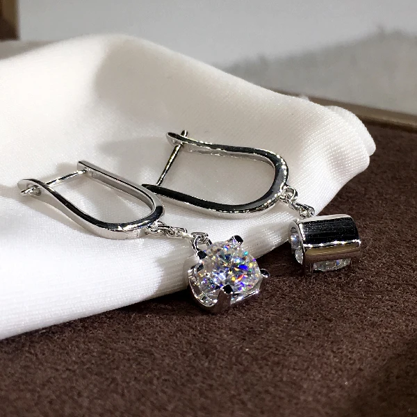 

Charm Female White Zircon Hoop Earrings Classic Silver Color Wedding Earrings Trendy Bride Round Crystal Earrings For Women
