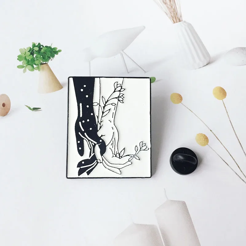 XEDZ ретро черно-белые комиксы эмалированная заколка ручной работы цветок