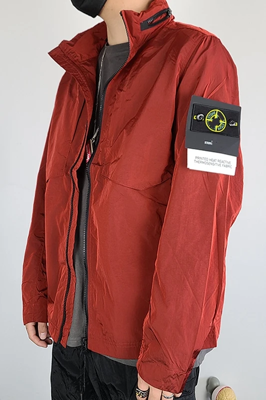 

2021Stone Island Reflective metal nylon jacket Hidden hooded windproof and waterproof jacket island