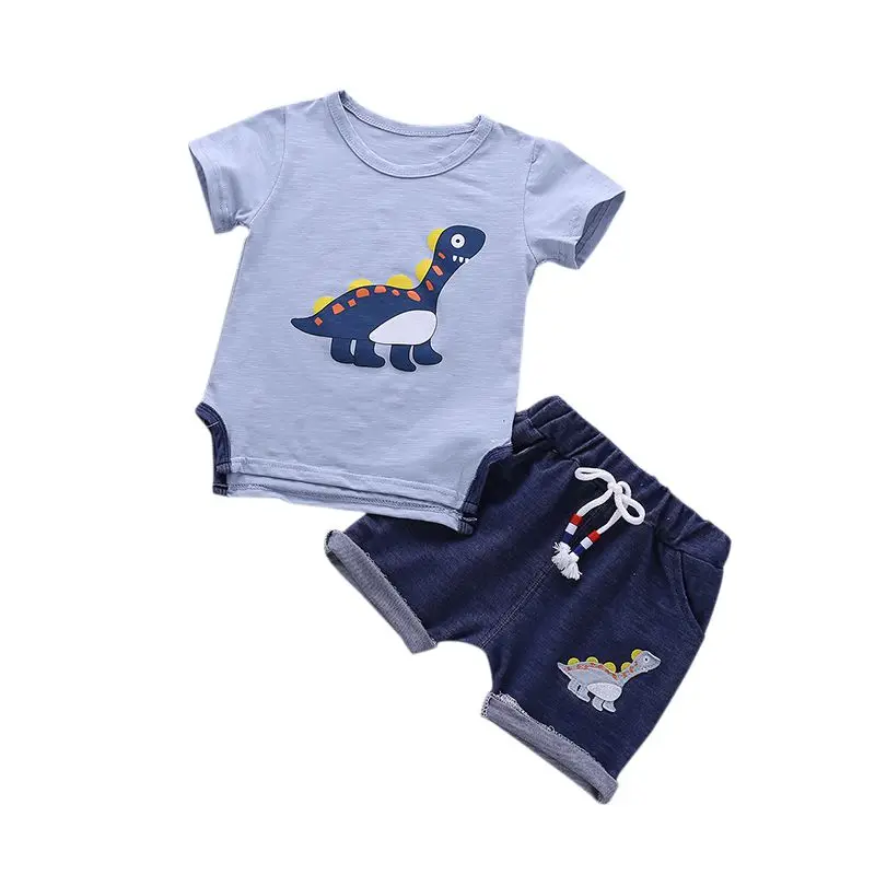 

Детский летний костюм из топа с коротким рукавом и шортов