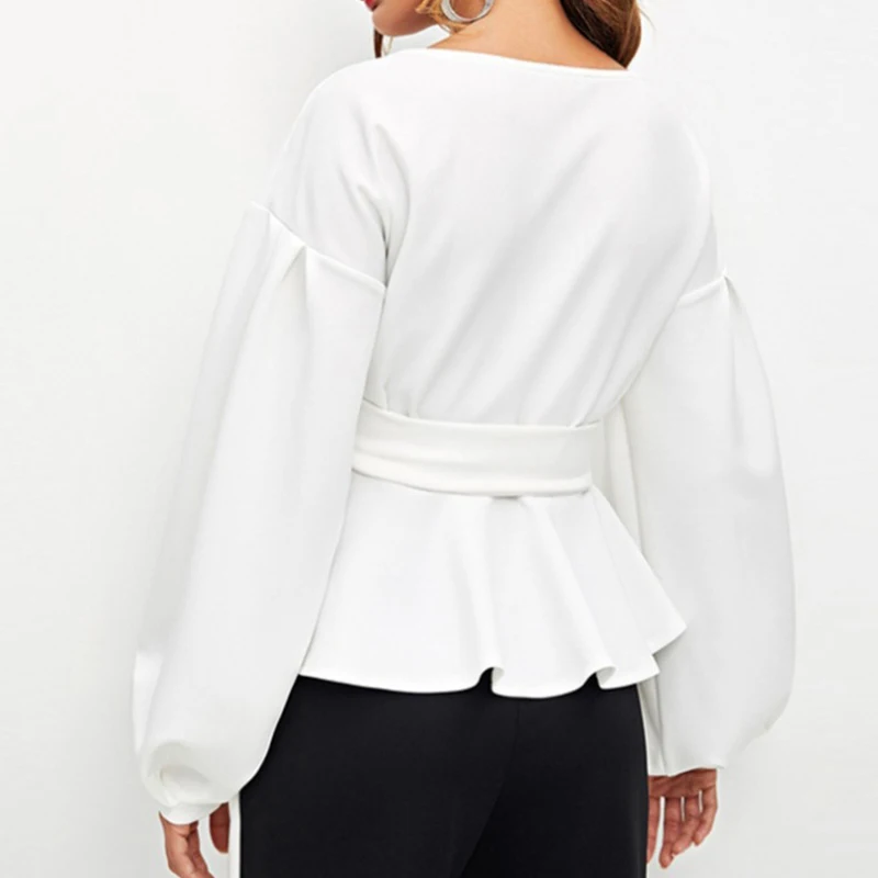 Женская офисная блузка с поясом элегантная белая однотонная рукавами фонариками