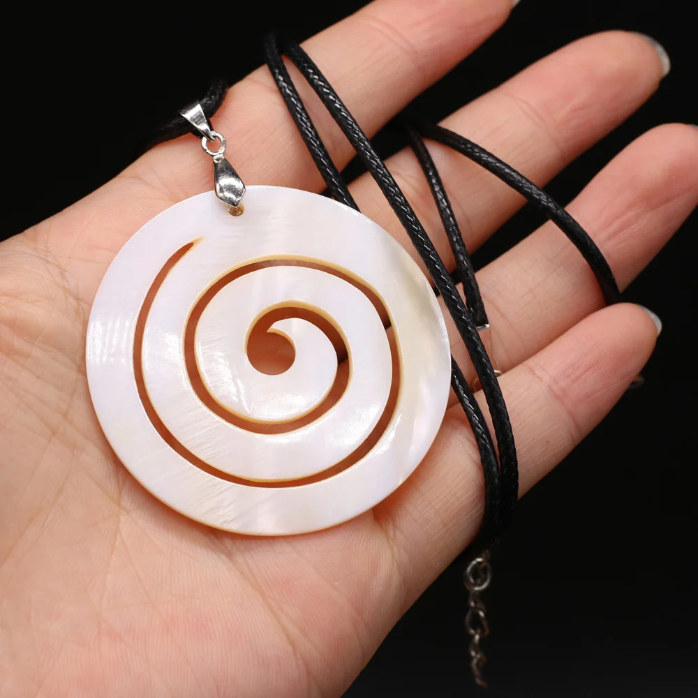 

Wholesale Natural Sea Shell Pendant Necklace Hollow out Shell for Women Reiki Heal Tribe Chain Necklace Gift