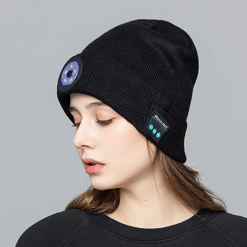 

Шапка со светодиодный Ной подсветкой и поддержкой Bluetooth