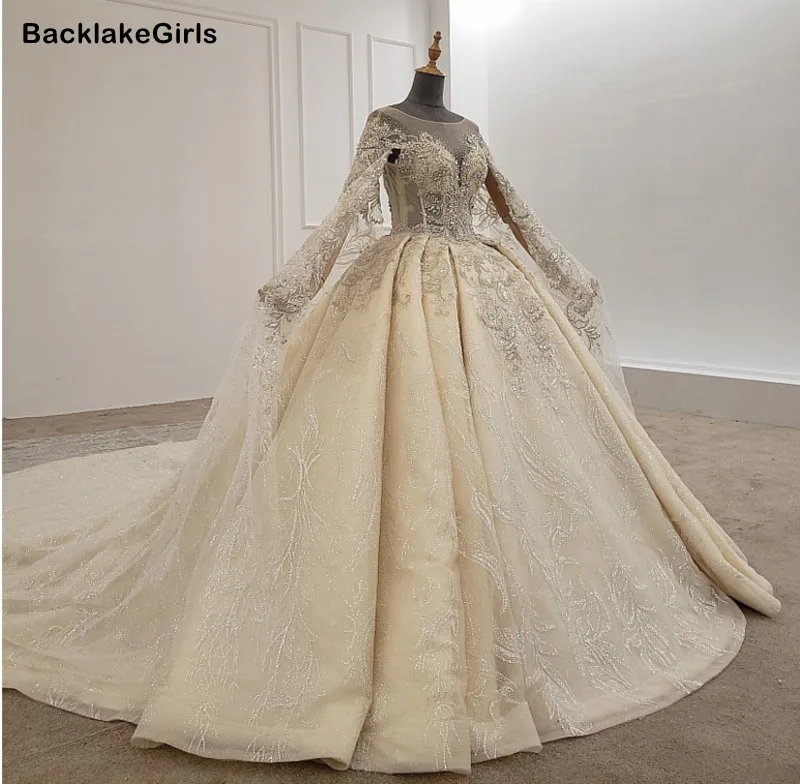 Длинное винтажное кружевное свадебное платье с королевским шлейфом и коротким