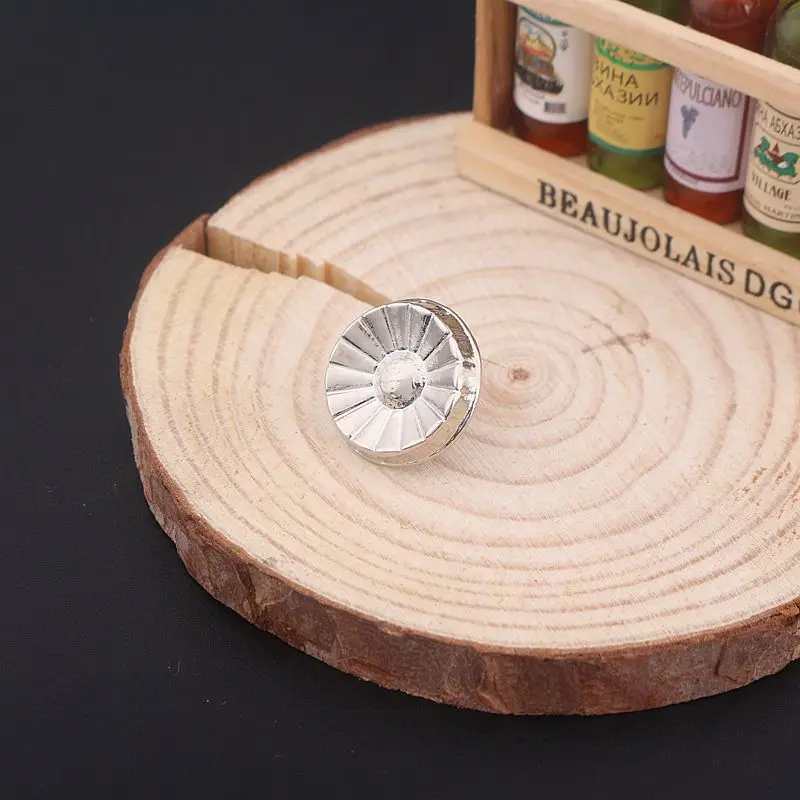 Брошь с эмалированным металлическим покрытием в стиле аниме Ювелирное Украшение