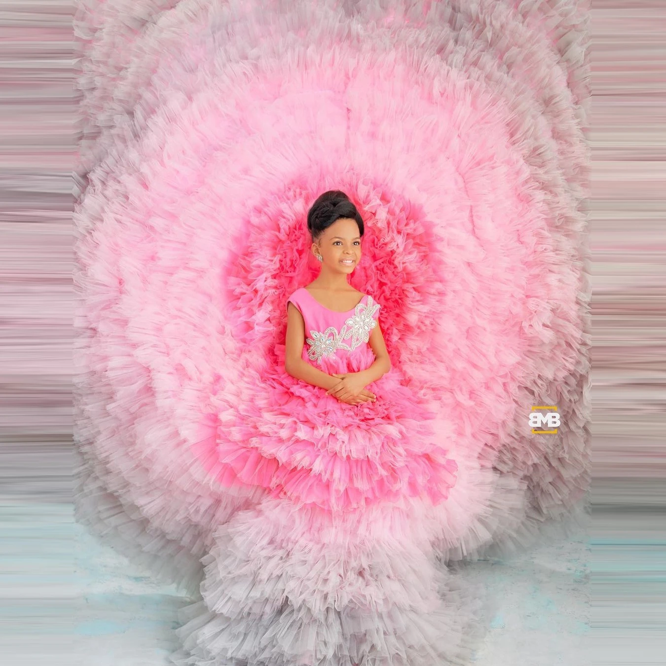 

Fluffy Tulle Flower Girls Dresses Extra Puffy Colorful Tulle Ruffles Kids Pageant Dressing Gowns Crystals Backless