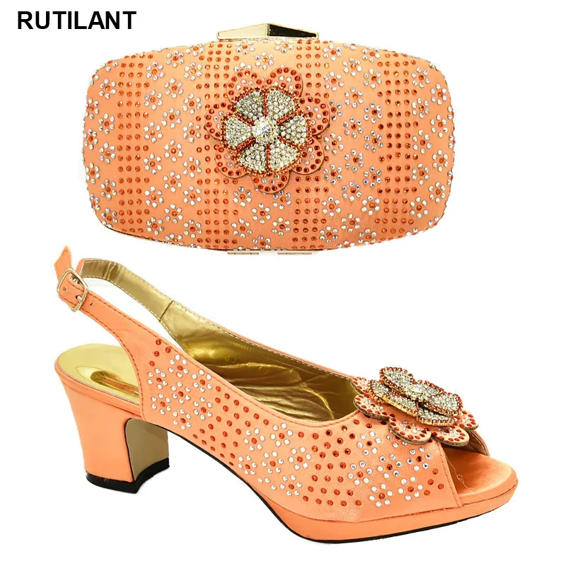 Новейший дизайн комплект итальянской женской обуви и сумки украшенный сумочкой