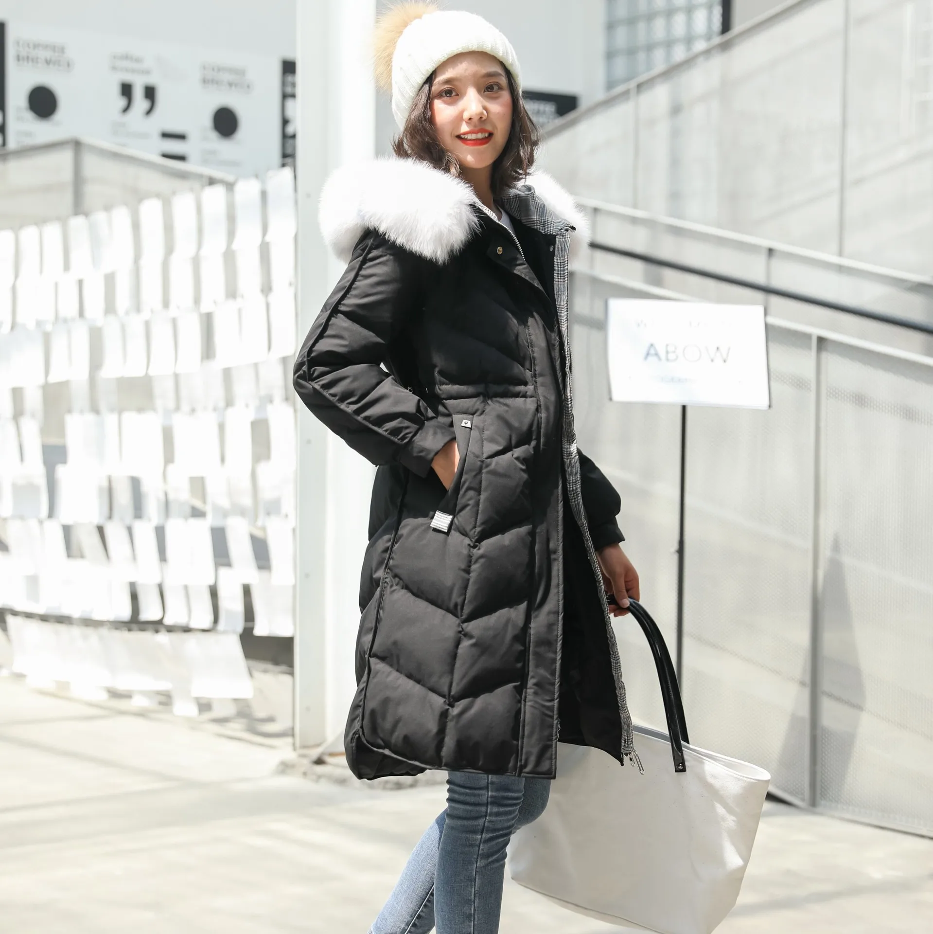 Пуховик женский средней длины плотный новый стиль 2019 приталенный силуэт в