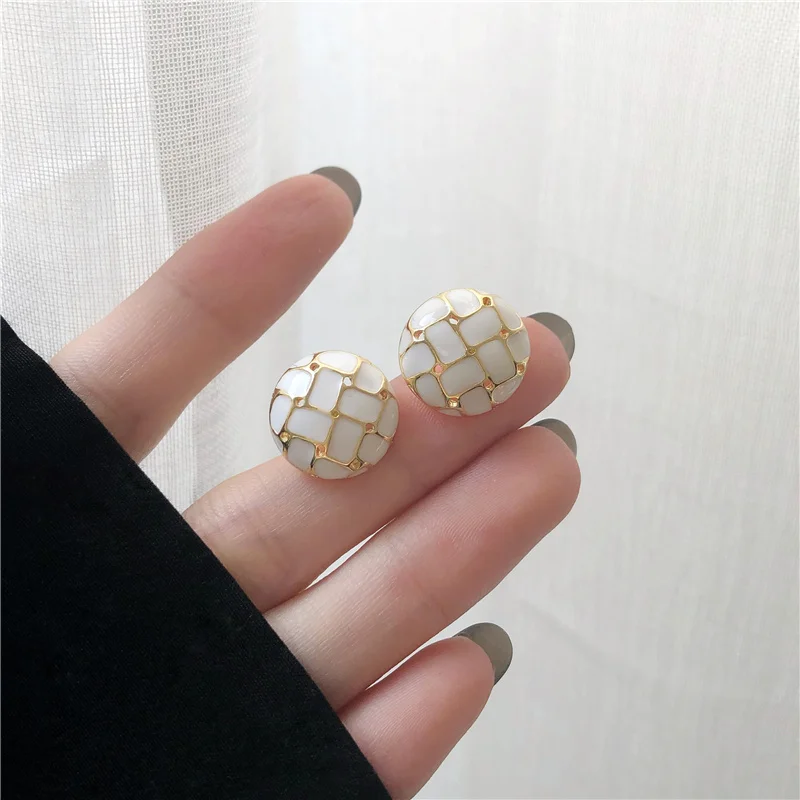 

Circular Hollow Stud Earrings Temperament Is Contracted And Fashionable Joker Retro Earrings Women Jewelry Gift Accessories