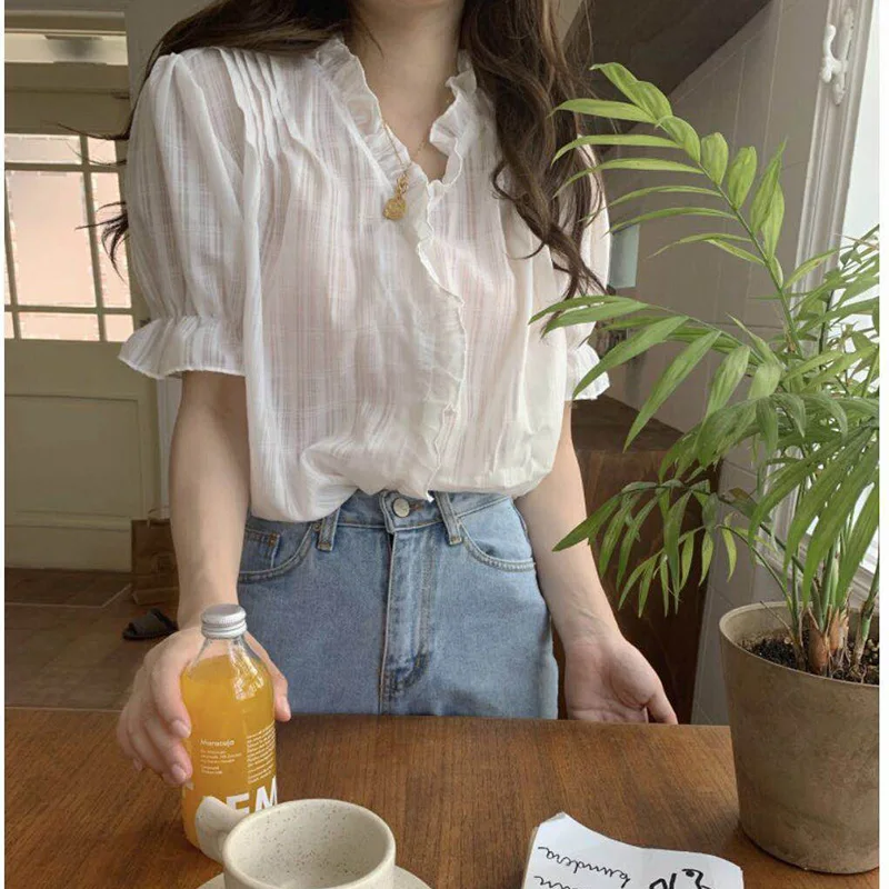 Женская однобортная Блузка с оборками белая винтажная элегантная пикантная