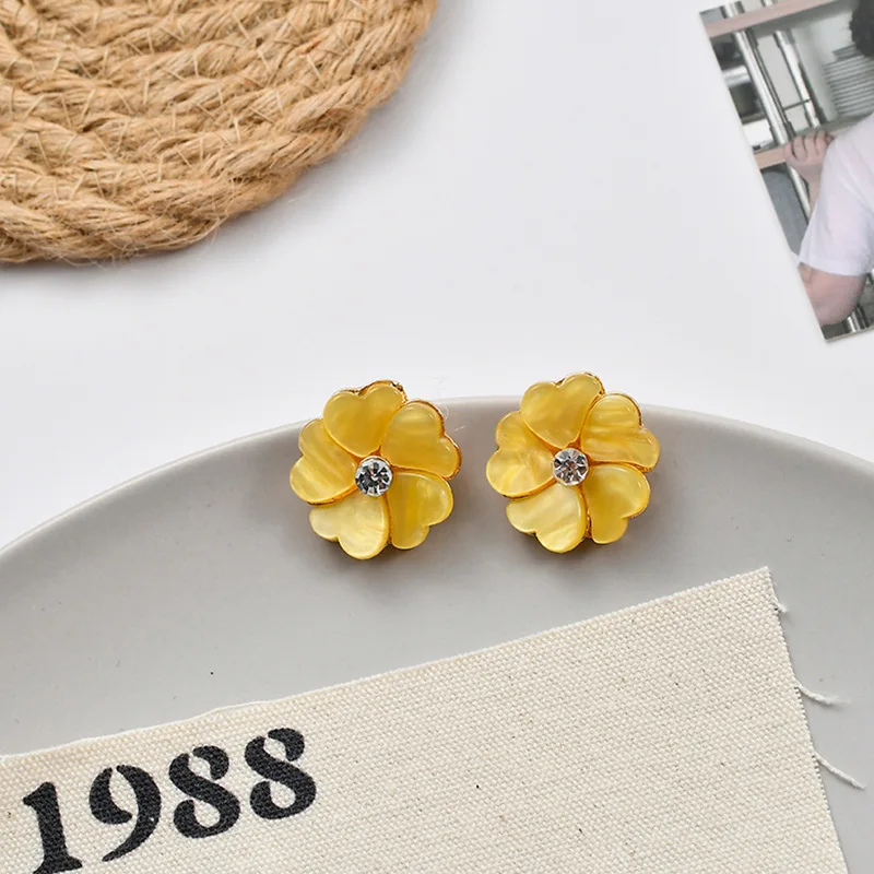 Модные корейские серьги-гвоздики с хризантемой акриловые простые жёлтые Серьги