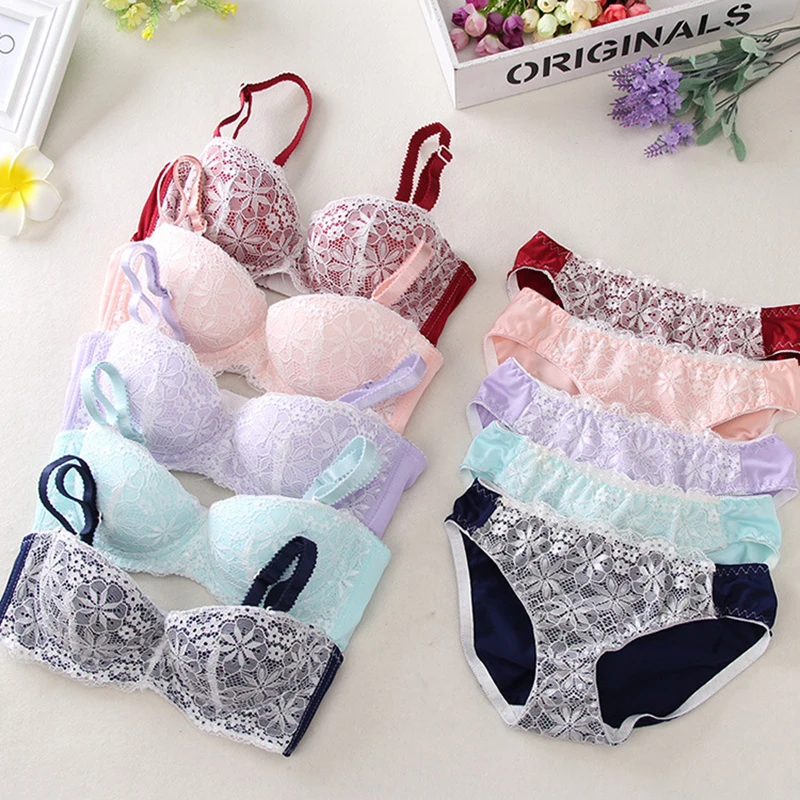 

Girl with underwire three-breasted bra brings together comfortable breathable lace sexy bra bra set