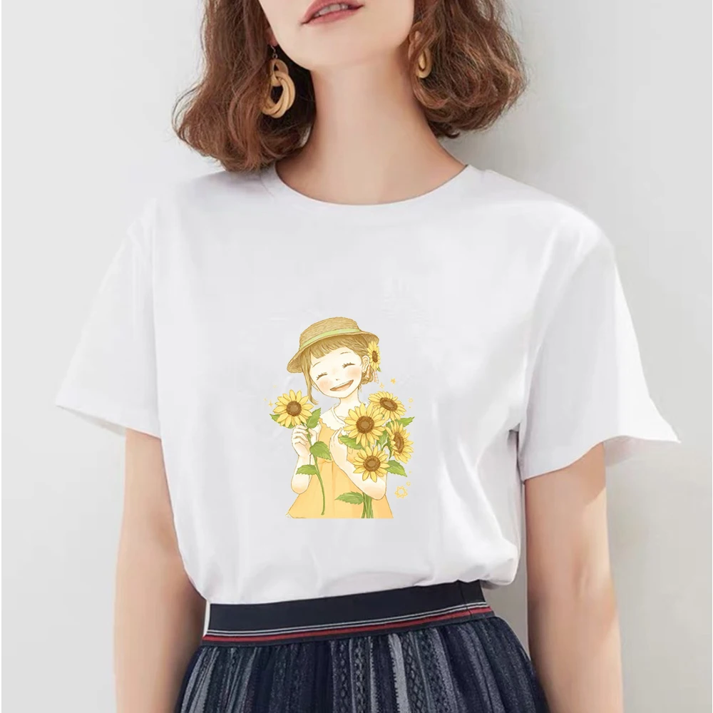

Женская футболка с коротким рукавом, круглым вырезом и принтом подсолнухов