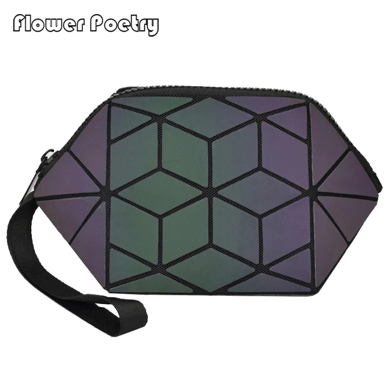 

Women Makeup Pouch Small Cosmetic Bag For Girls Travel Geometric Luminous Clutch Lattice Reflective Toiletry Beauty Bag Cosmetic