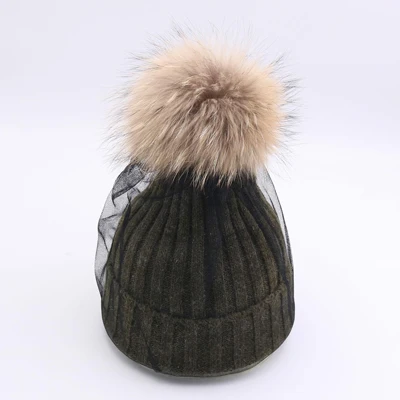 Green Зимняя винтажная вязаная женская шапка Skullies, черная сетчатая Шапка-бини с настоящим помпон из меха енота, женские Лыжные шапки для девочек Gorro - Цвет: Green