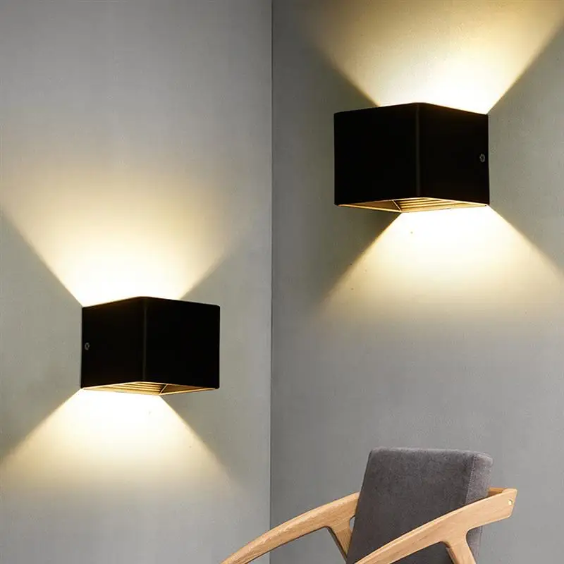 Компактная и квадратная двухголовая настенная лампа прикроватная Прихожая