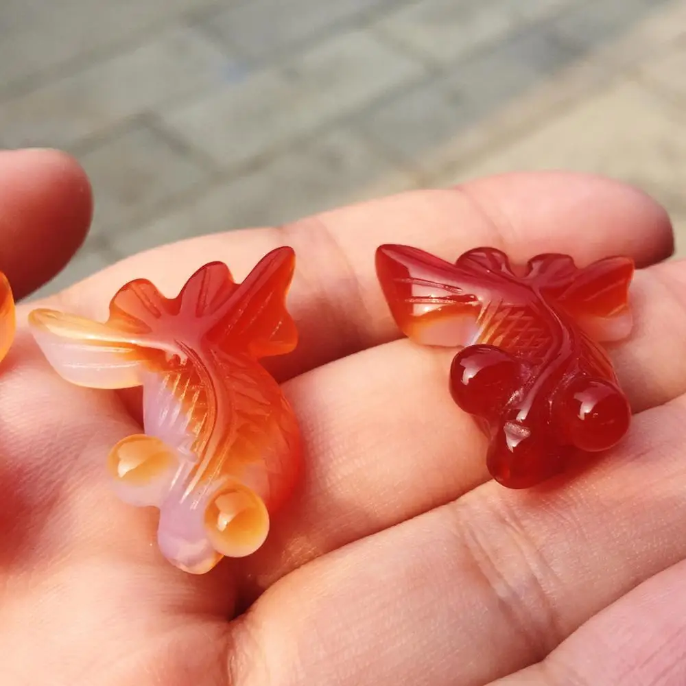 С натуральным красным агатом выгравированный вручную животные маленькие рыбки