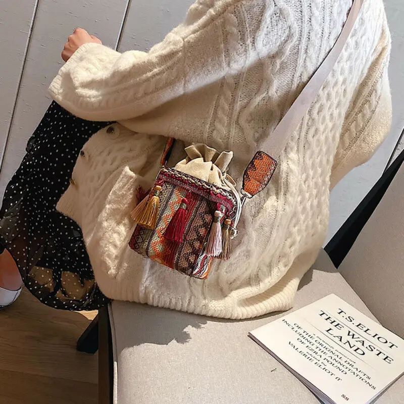 Женская сумка через плечо с кисточкой | Багаж и сумки