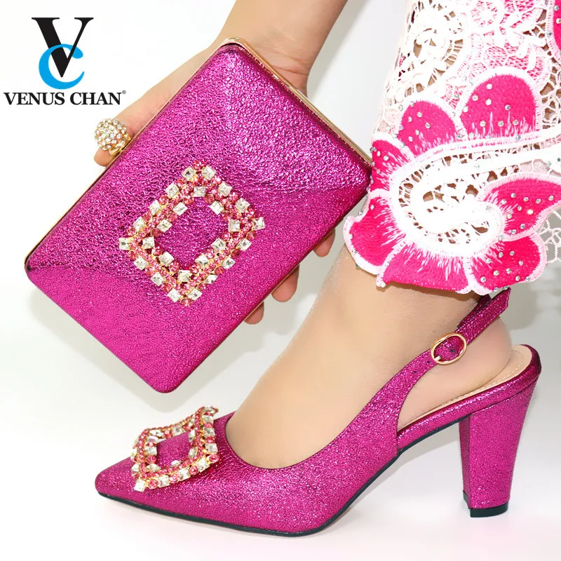 Осенние модные женские шлепанцы и сумочка в комплекте цвета фуксии итальянский