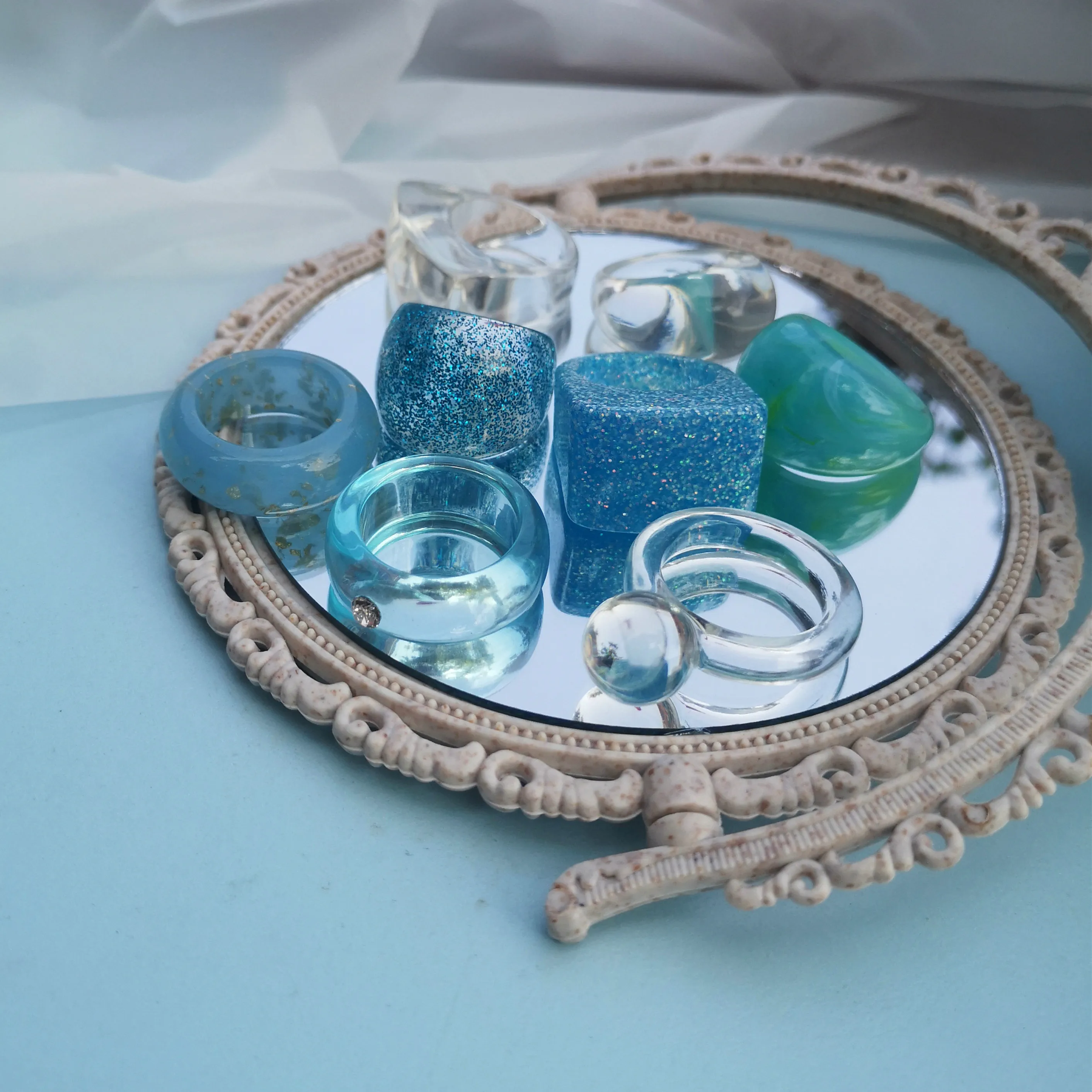 Комплект колец из прозрачного акрилового каучука с синими геометрическими