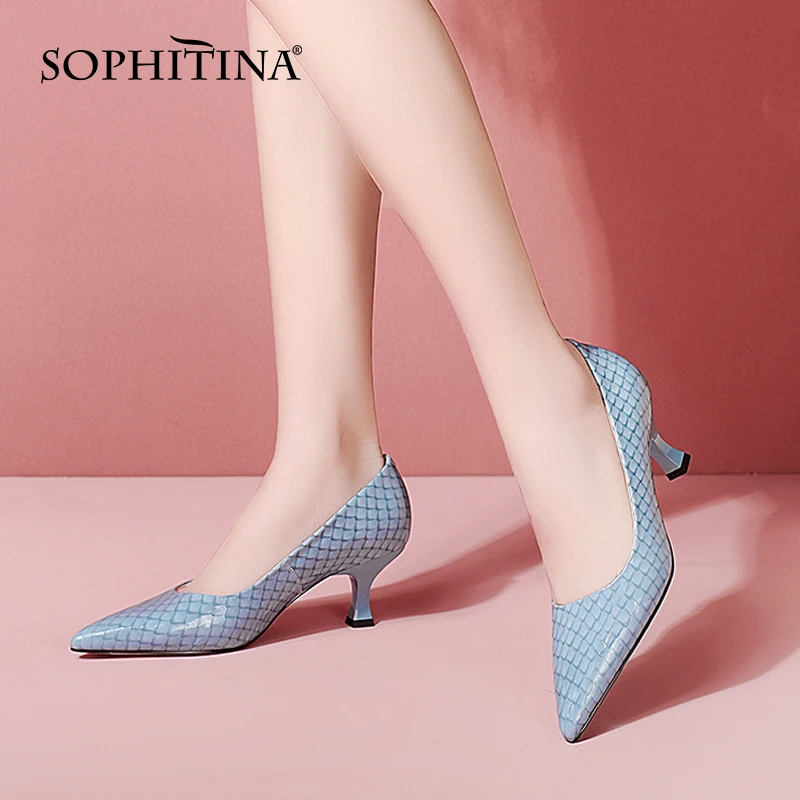 

Женские туфли-лодочки SOPHITINA, из натуральной кожи, с рыбьим узором, на тонком каблуке, цвет розовый/синий, AO28
