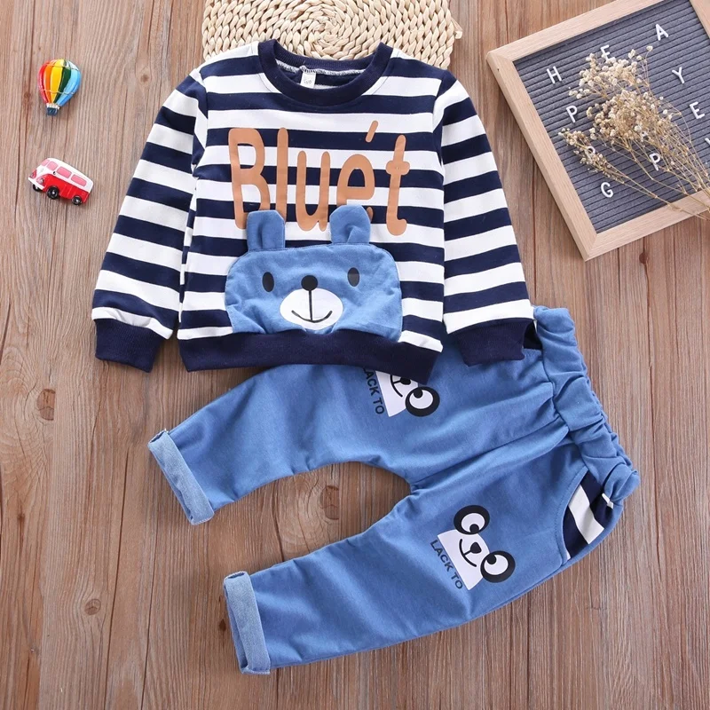 

Новинка Весна 2022, костюм для мальчиков, футболка с длинным рукавом и штаны в полоску с мультяшным медведем, комплект из 2 предметов, спортивн...