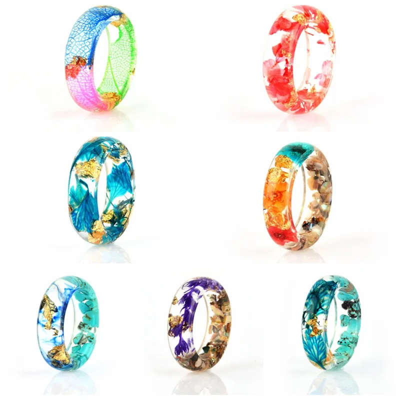 Женское кольцо из смолы с золотыми листьями и лепестками леса свадебные кольца