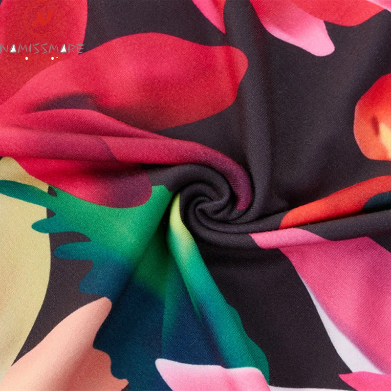 Женское облегающее платье с открытыми плечами коротким рукавом и цветочным