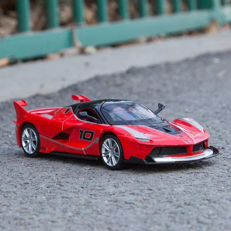 Модель автомобиля из сплава Ferraris Laferrari FXXK 1:32 Литые и игрушечные автомобили