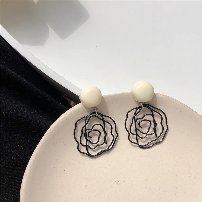 

2020 Trend Art Irregular Geometric Pendant Dangle Earrings Fashion Hollow Out Black Rose on Earrings Pendants Jewelry