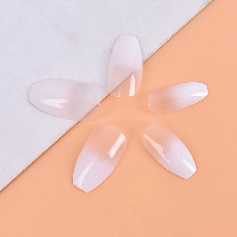 Градиент Омбре розового светло бежевого цвета белое французкое столовое кресло