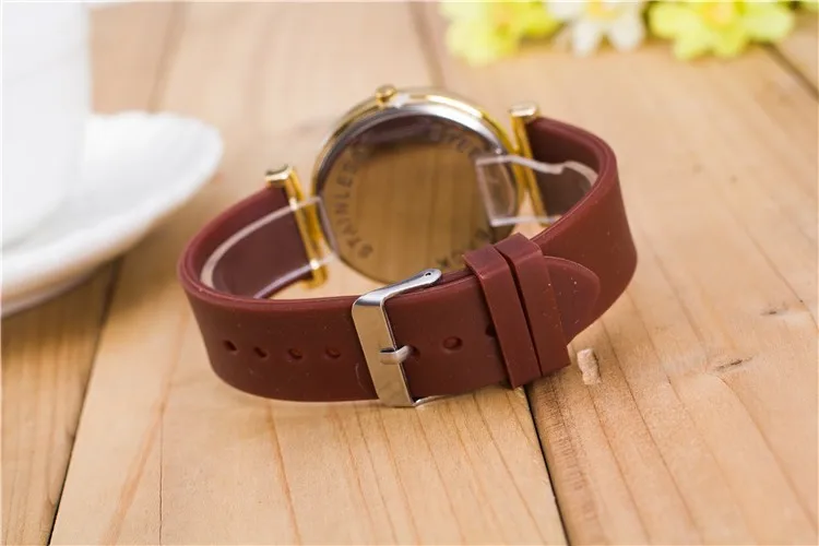 

Nice Luxury Boutique Watch Women Rhinestone Casual Quartz Watch Ladies Leisure Popular Leather Strap Elegant Wristwatch