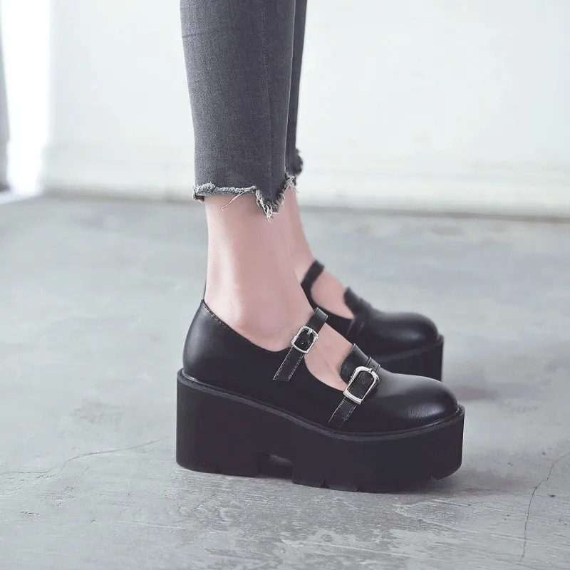 

Обувь на толстой платформе; обувь из лакированной кожи в готическом стиле; повседневная обувь на высоком каблуке с ремешком на щиколотке; же...