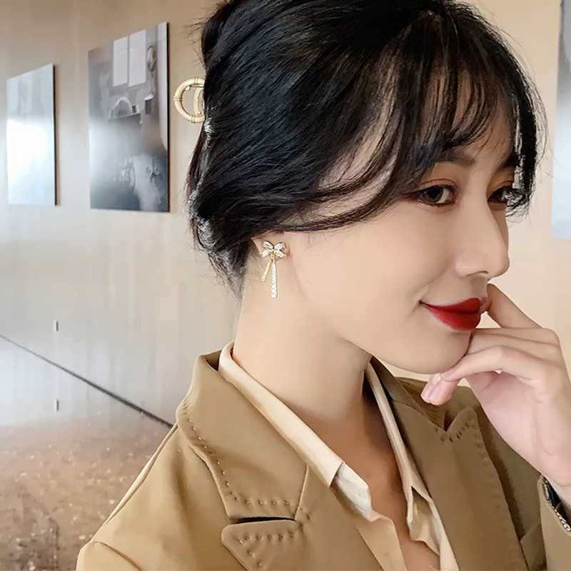 

Zhuo Yins Alloy Glitter Exquisite Girl Bow Full Diamond Tassel Pearl Earrings Sweet Earrings Earrings Earrings