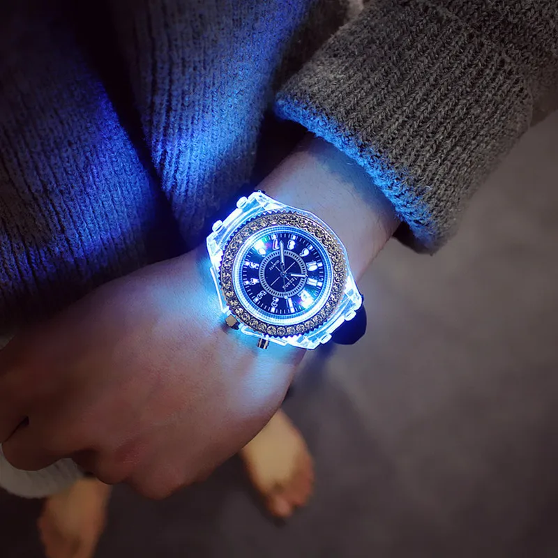 

LED Flash Luminous Watch Personality Trends Students Lovers Jellies Woman Men's Watches 7 Color Light WristWatch Bayan Kol Saati