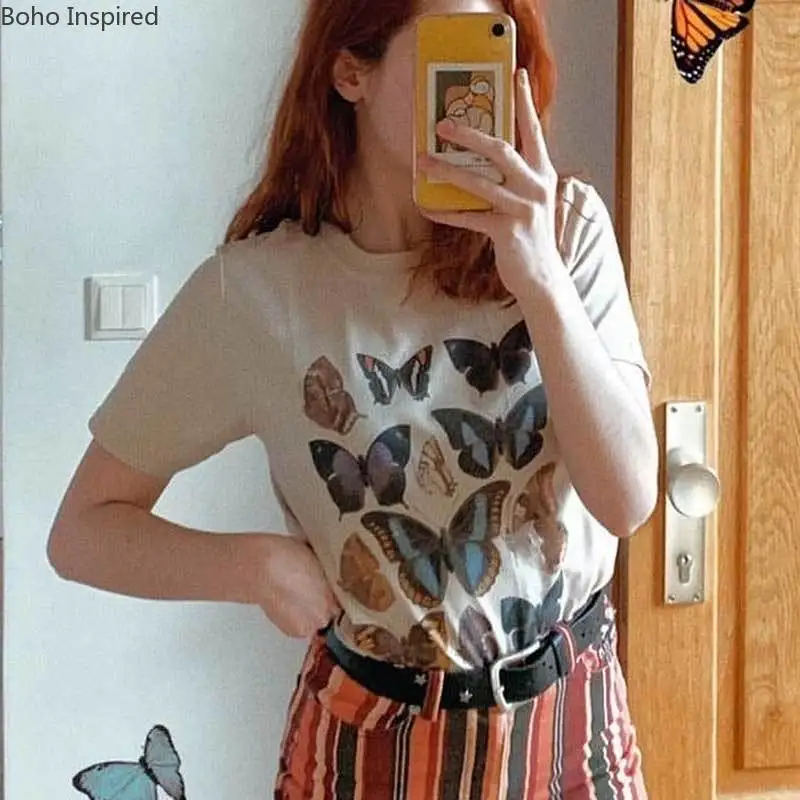 Boho Inspired бежевые с бабочками графические футболки для женщин вырез лодочкой
