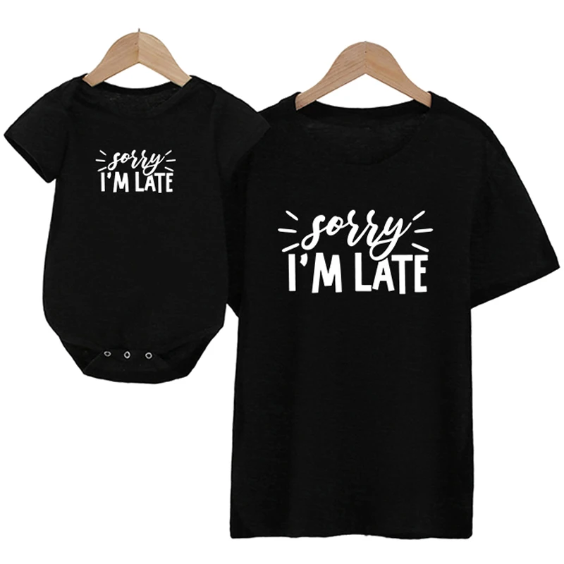 

Семейная одежда 2021, одежда для отца, матери и ребенка, летняя футболка с принтом для родителей и детей «Я поздний», пуловер с коротким рукаво...