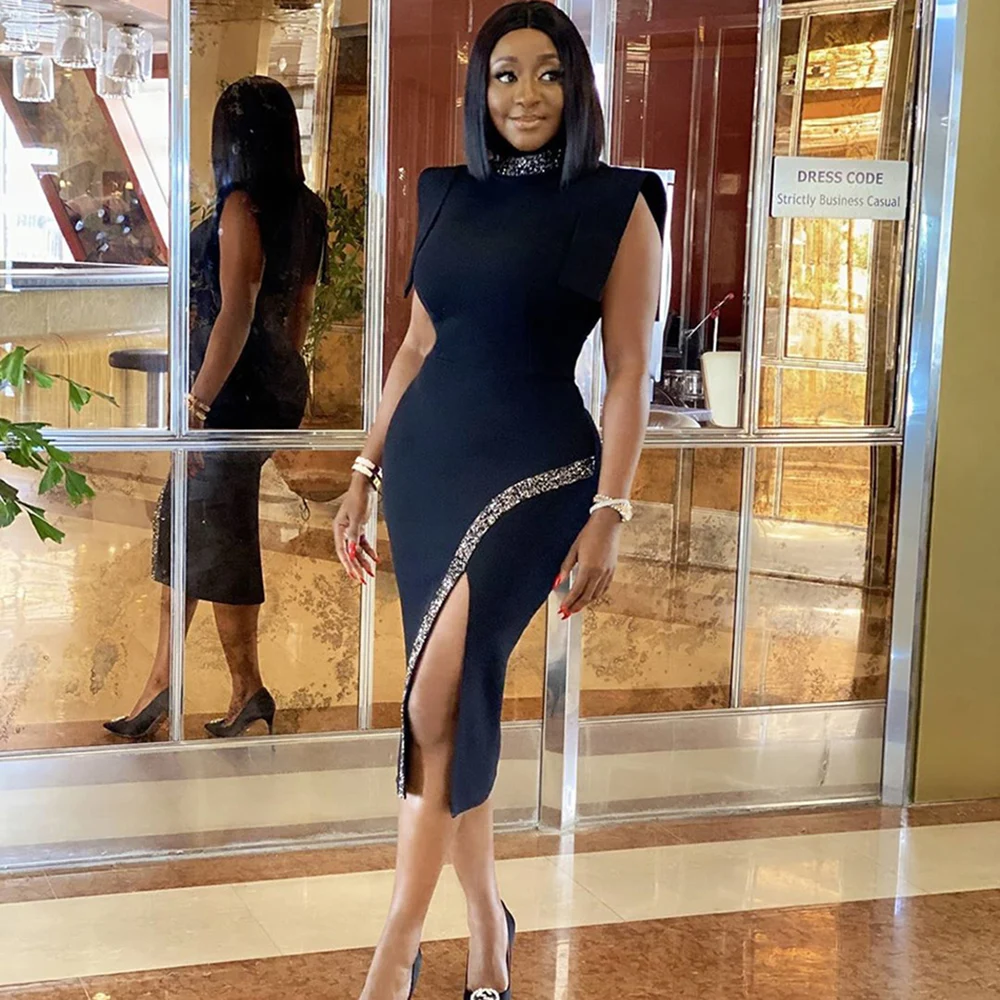 Женское Клубное платье черное Бандажное на тонких бретелях с разрезом высокого