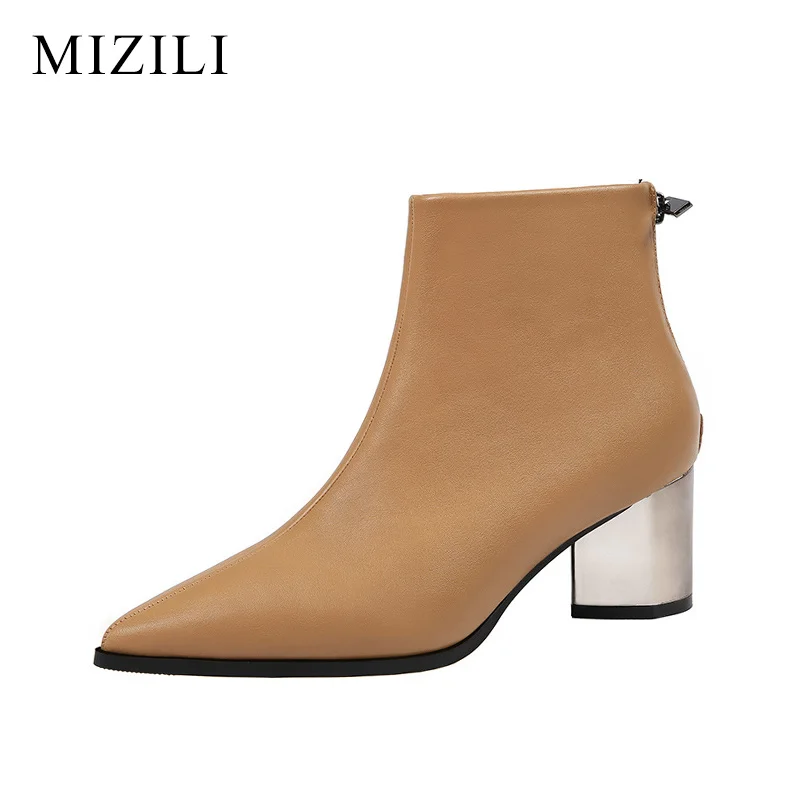 Женские ботинки из натуральной кожи с острым носком и бархатной подкладкой |