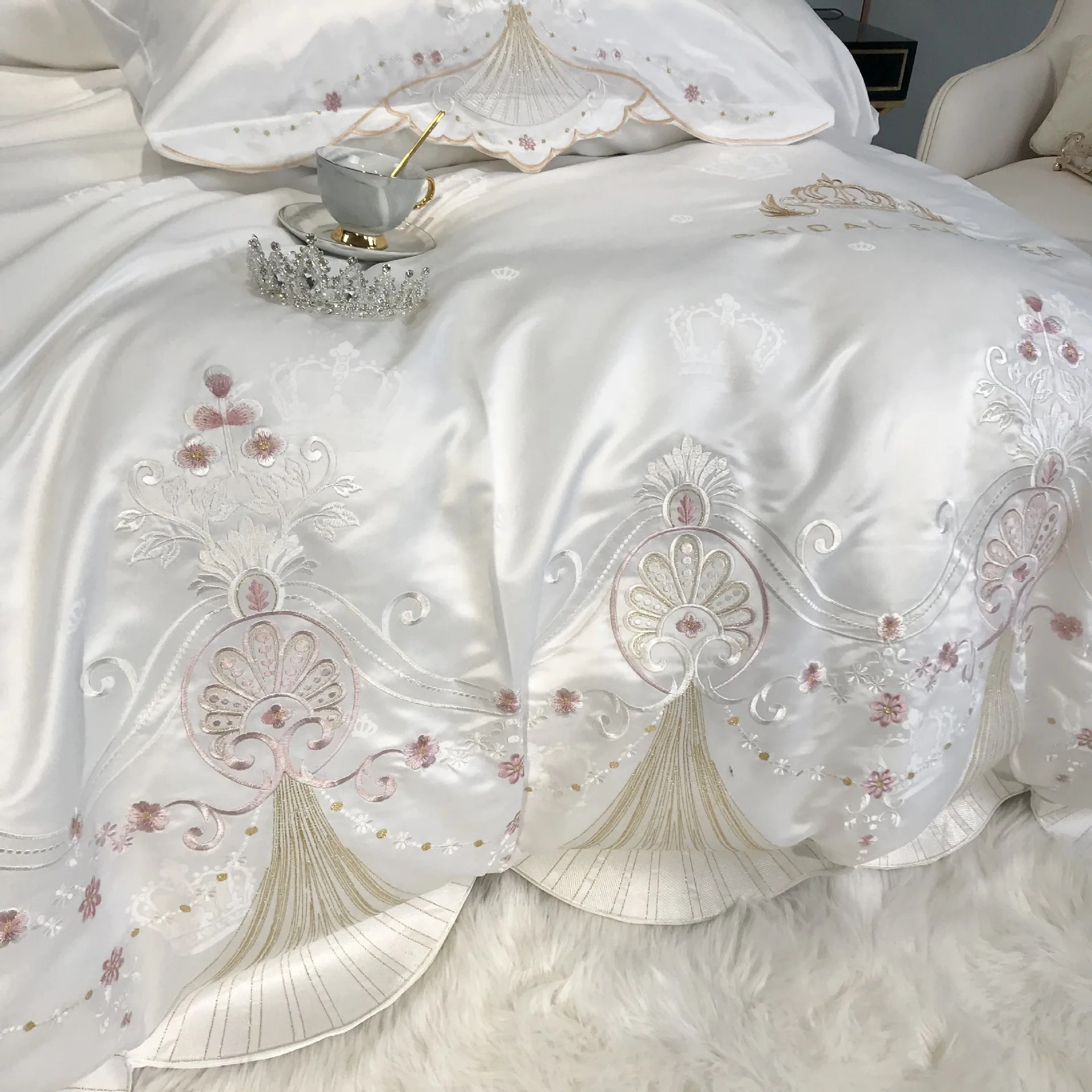 

Morpheus Luxury Egyptian Cotton Bedding set King and Queen Bedding Set Embroidery Duvet Cover Set - MP13