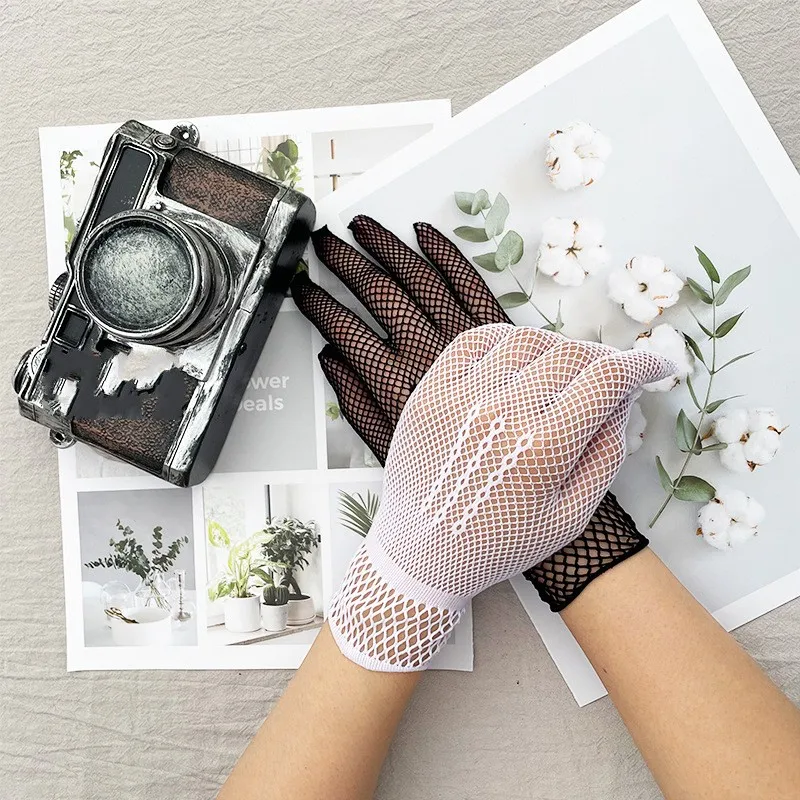 

Elegant Ladies Short Lace Gloves Sheer Fishn Net Black White Prom Party Dancing Gloves Female's Fashionable Soild Color Mittens